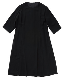 シンプルなワンピース