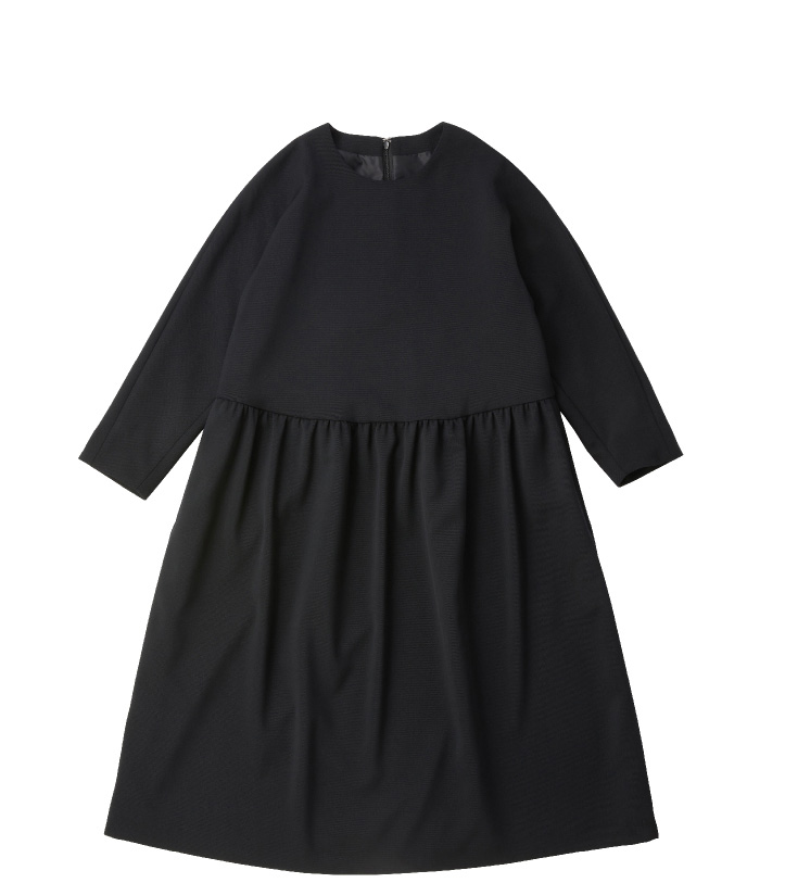 ウエストギャザーのワンピース（黒）