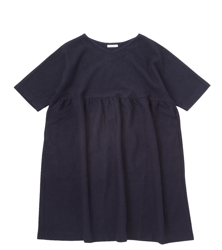洗いをかけたウールワンピース（紺）