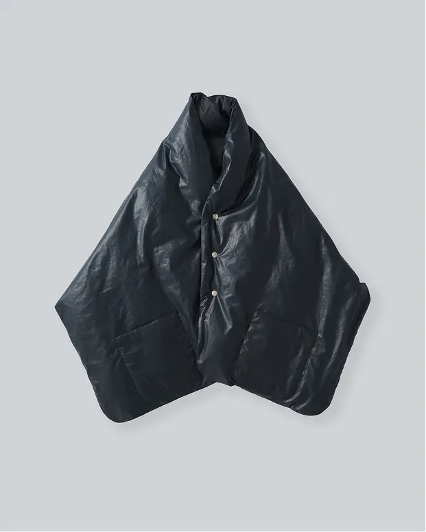 REVERSIBLE DOWN CAPE