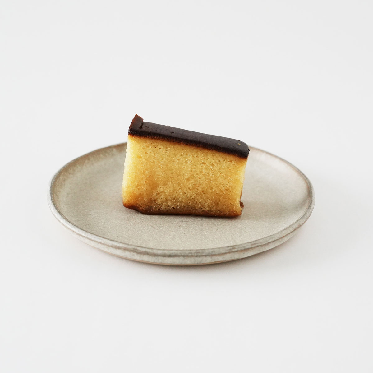 くにひろ屋「洋酒ケーキ」