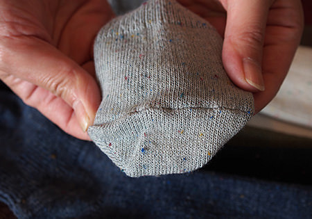 足先を丸くして、リラックスできるかたちに。