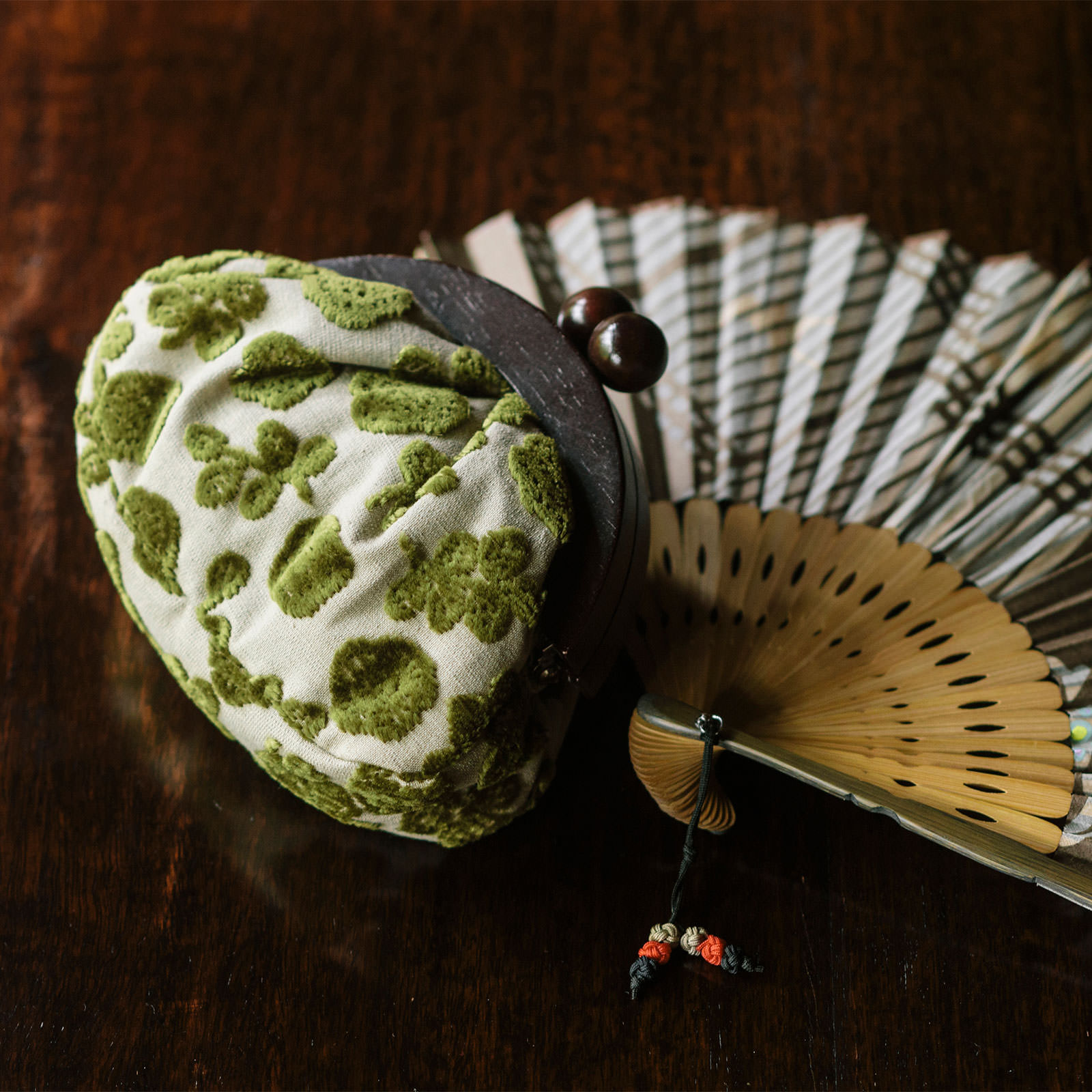 Japanese Fabric 高野口パイル 花絨毯 がま口ポーチ - Hello! Good Buy