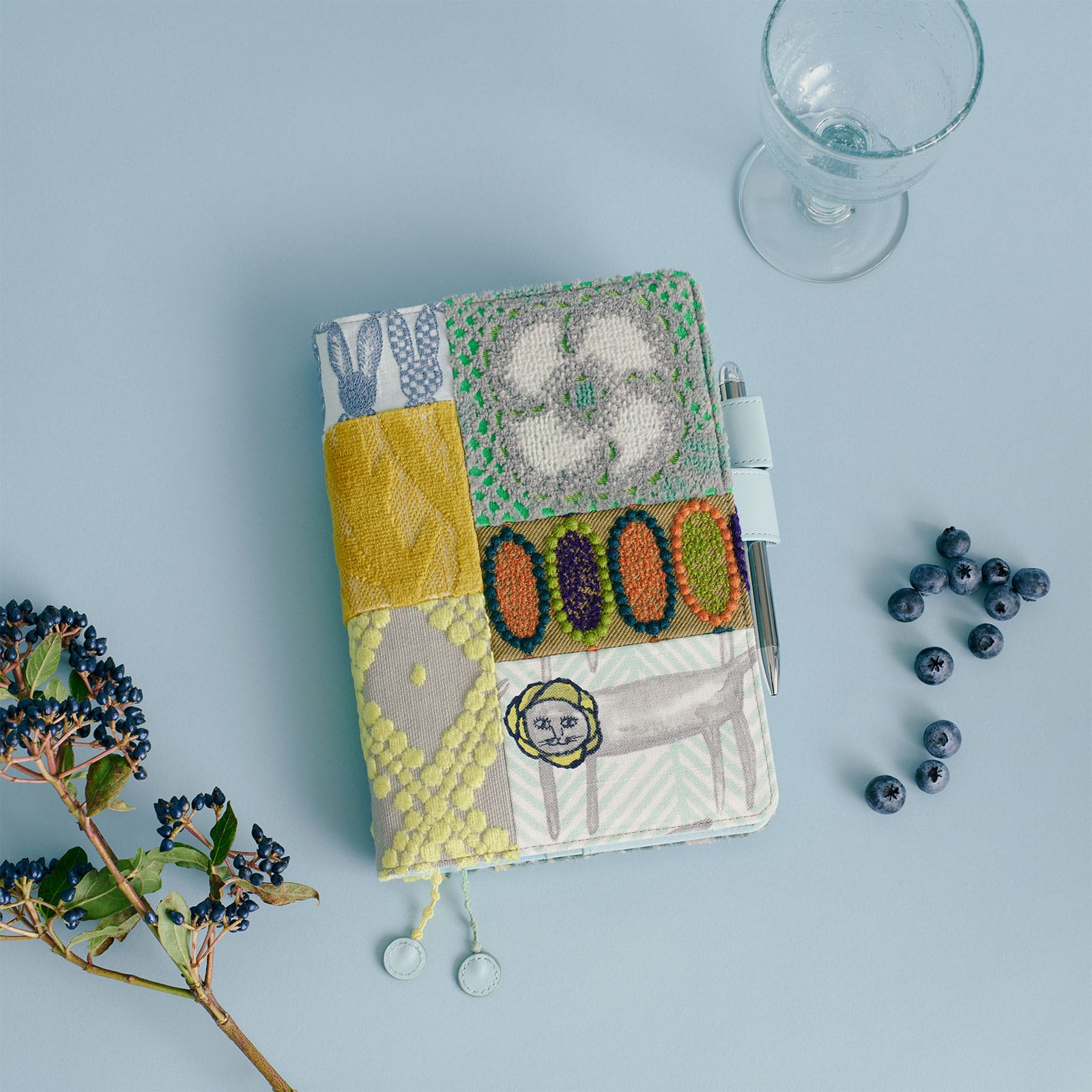 A5サイズ ミナペルホネン ハンドメイドカバー ほぼ日手帳カバー ミナペルホネン タンバリン ネイビー A5サイズ ミナ