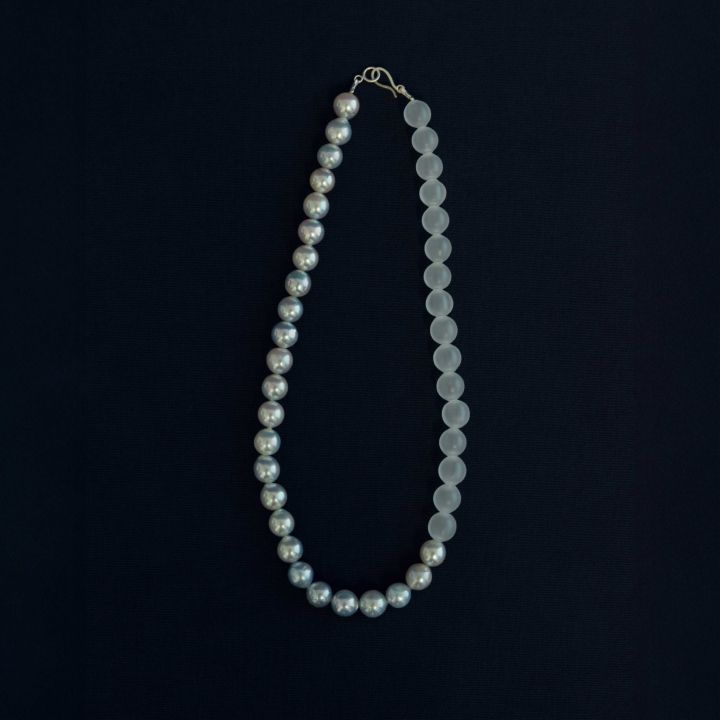 パールとガラスのネックレス