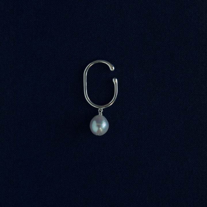 シルバーバロックのイヤーカフ