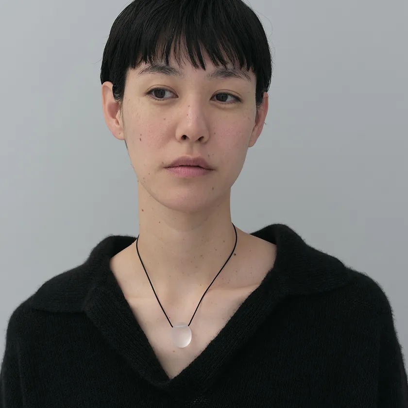 水晶のオーバルネックレス