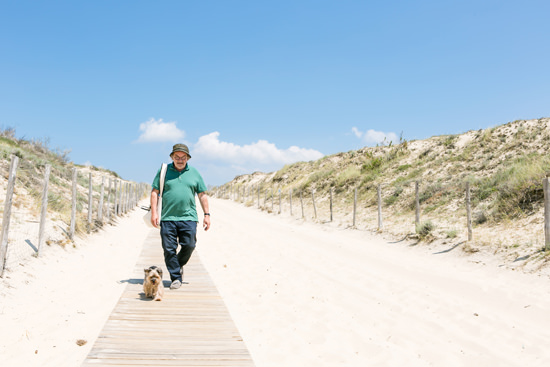 ▲ディディエさんとお散歩してバブーの足取りも軽く