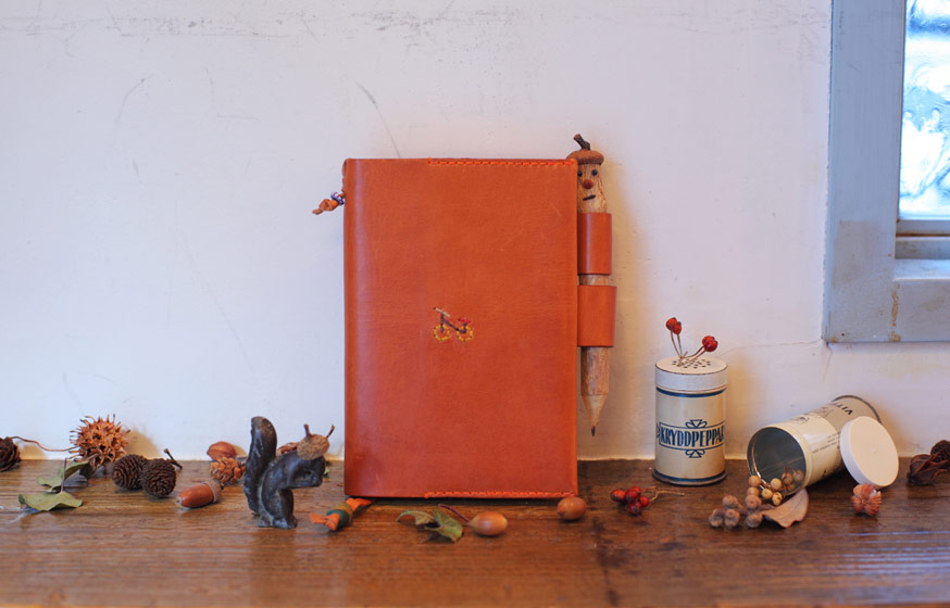 ほぼ日×アンリークイール／VOLUME キャラメル（CHIARO）　手帳カバー ほぼ日×アンリークイール／VOLUME キャラメル（CHIARO） 手帳カバー