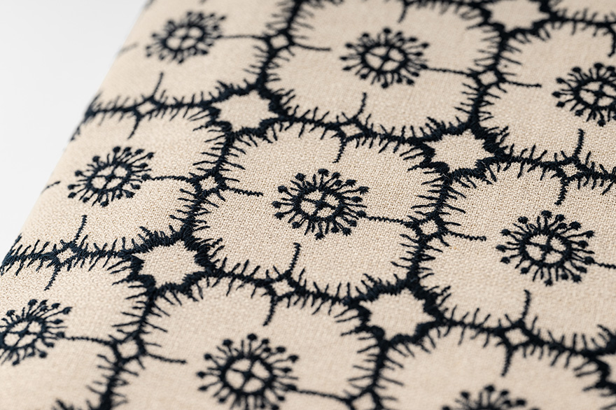 大特価!!】 ミナペルホネン アネモネ anemone navy 76×53 花140個 生地 大特価!!】 ミナペルホネン アネモネ anemone navy 76×53 花140個 生地