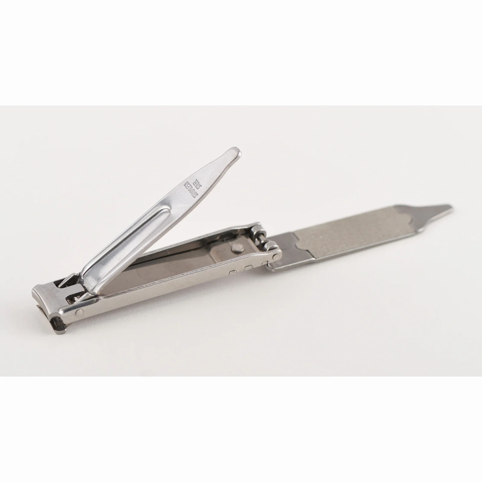 VICTORINOX Switzerland, High-quality nail clippers made of stainless steel  and plated with nickel, Nail file is included, Tool size: 6cm,  Manufactured: VICTORINOX Switzerland [8.2055.CB] - €9.99 : Euroblades.eu,  Online Store