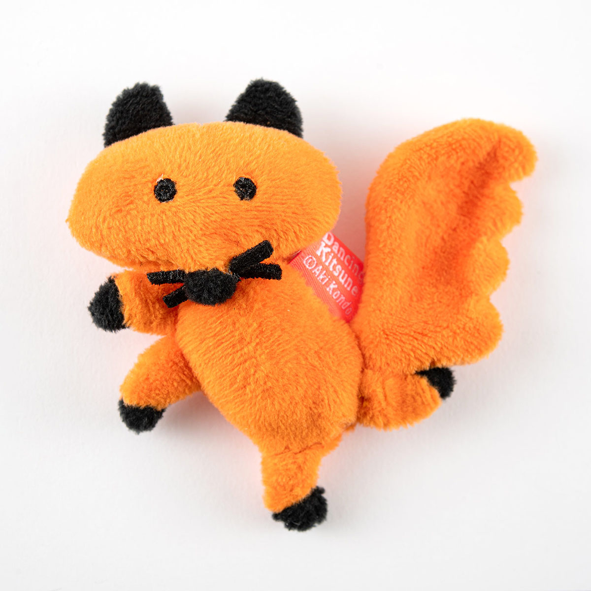 ダンシングきつね / ぬいぐるみブローチ - 文房具・雑貨ラインナップ