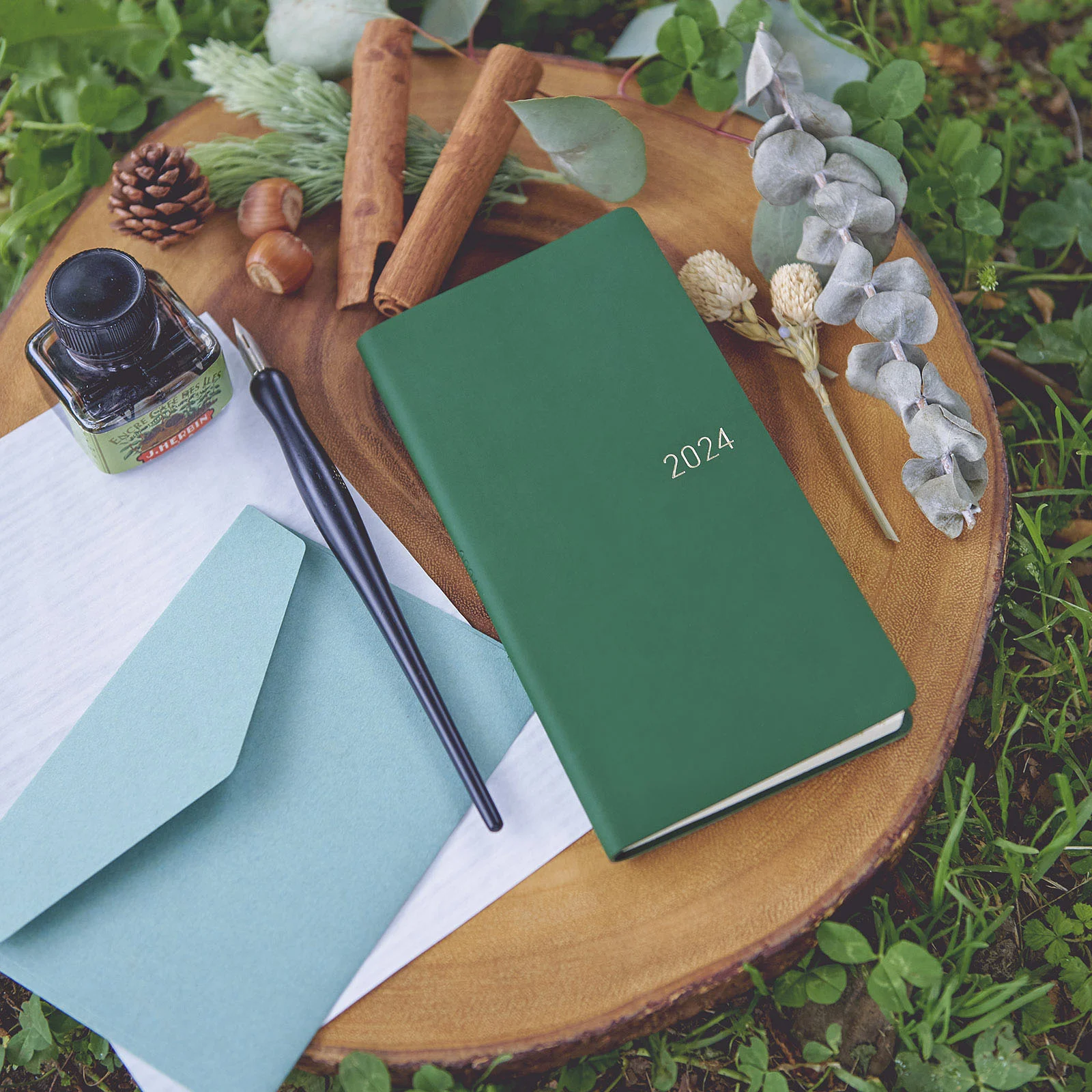 Smooth: Forest Green Weeks Softcover Book - Techo Lineup - Techo - Hobonichi  Techo 2024