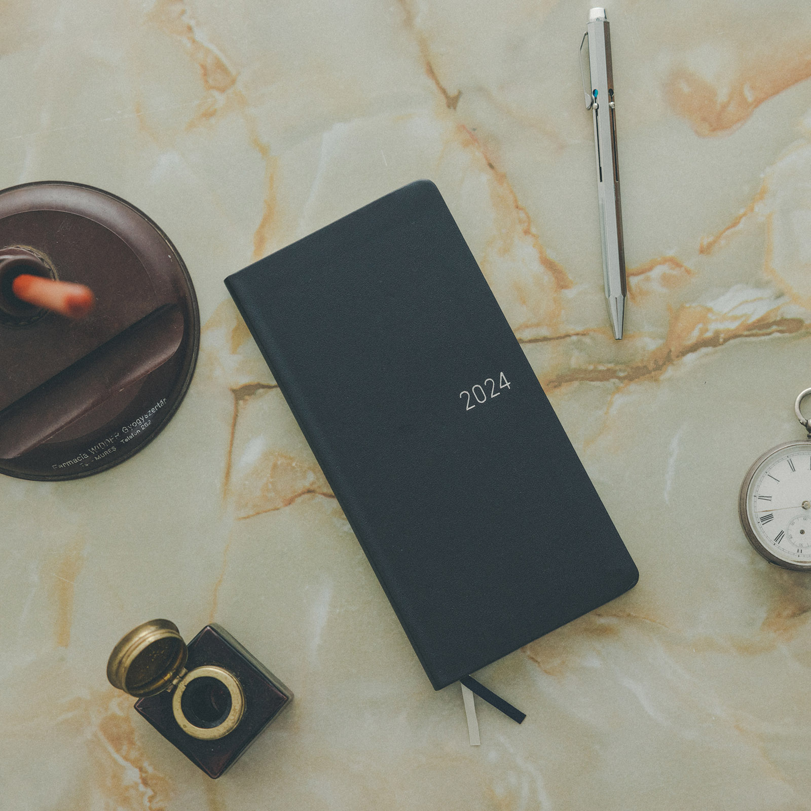 ファインクラシック / クラシカルネイビー ［weeks/週間レフト/日本語