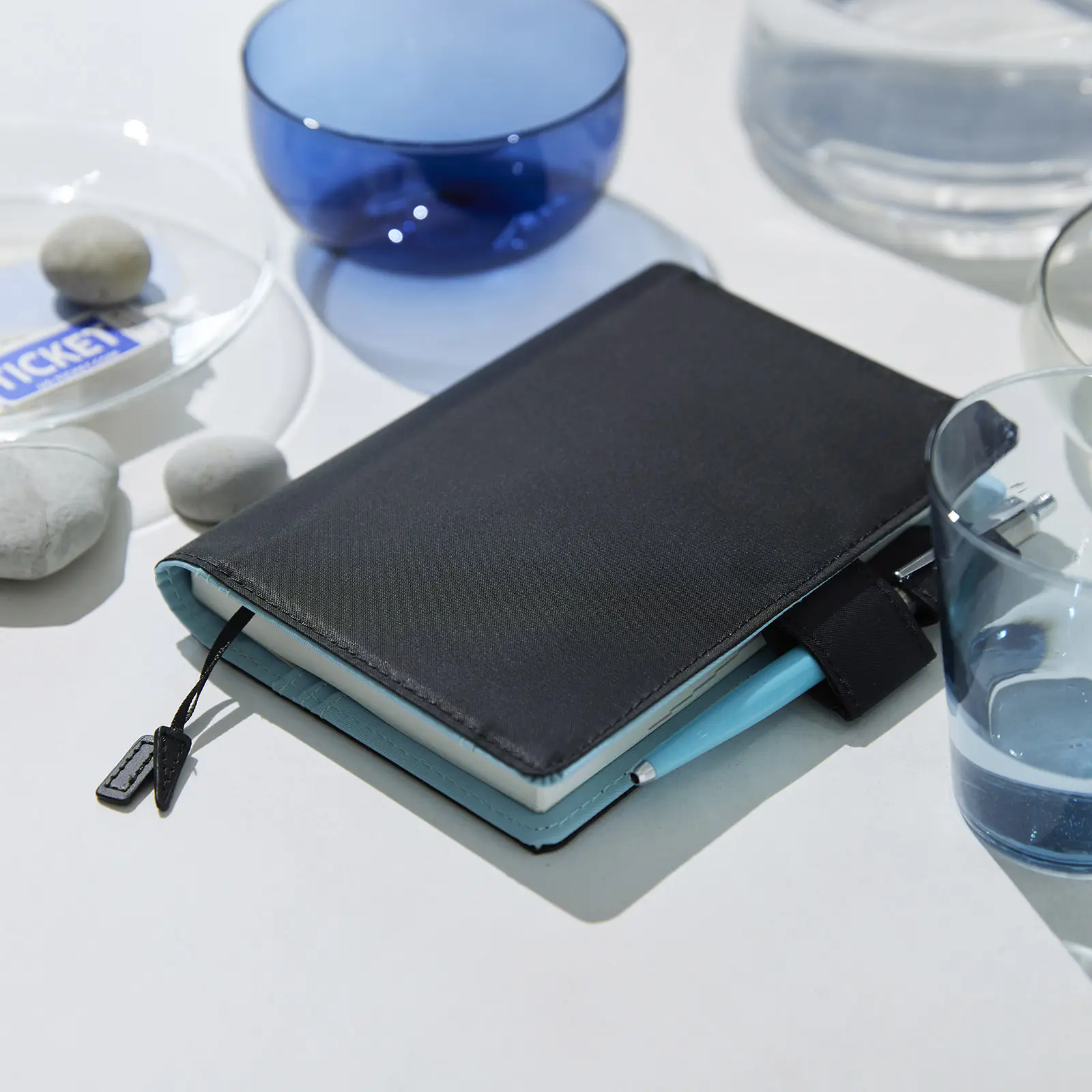 カラーズ / ブラック×クリアブルー ［オリジナルサイズ（A6）］ - 手帳