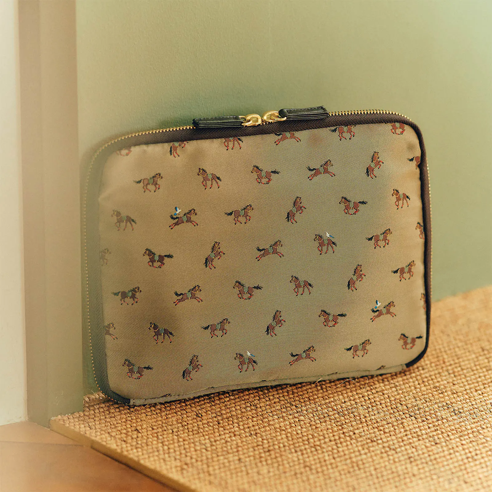 タイ＆チーフ / 駆ける馬 ［おおきいひきだしポーチ