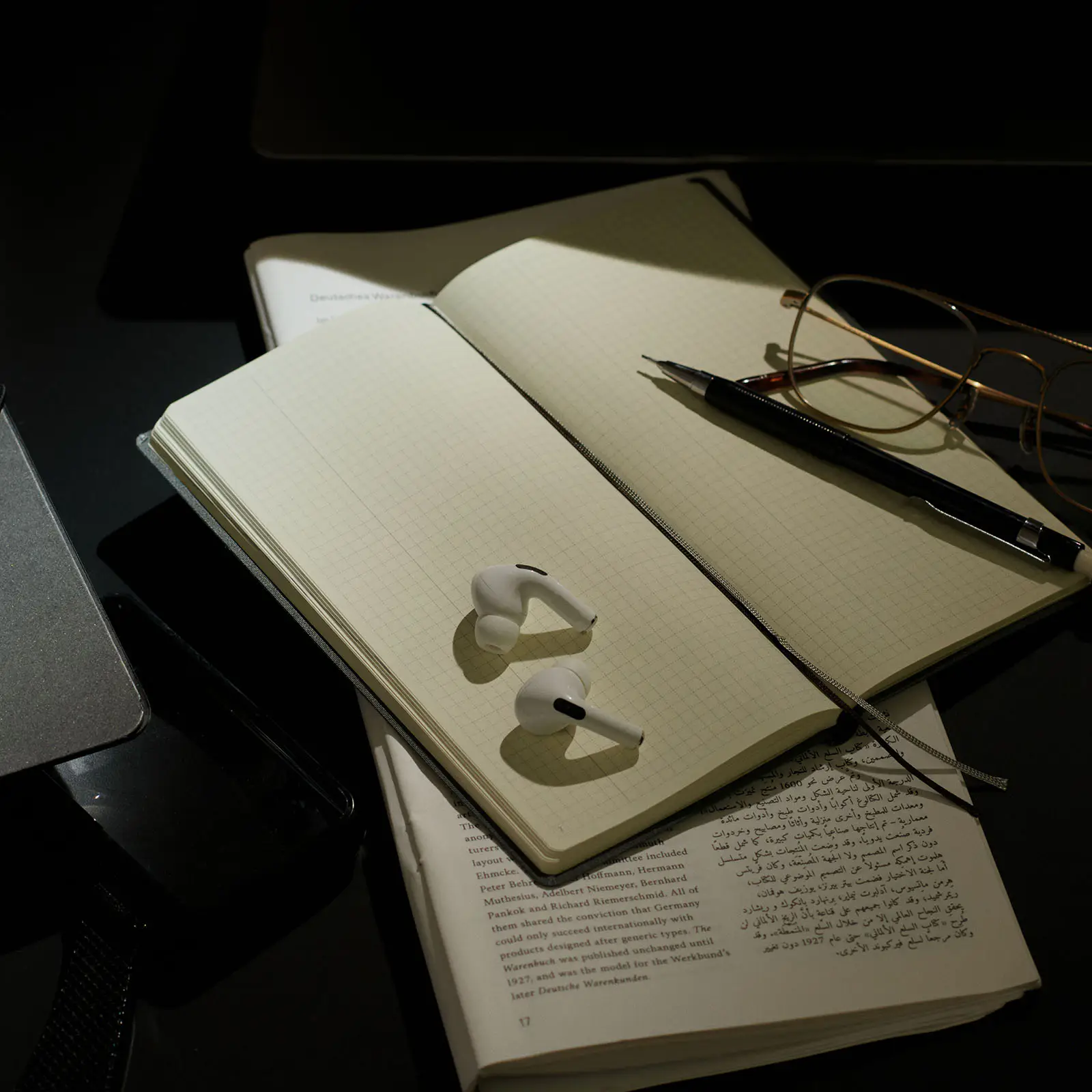 カラーズ / スモークグレー ［weeks/週間レフト/日本語版/4月/月曜