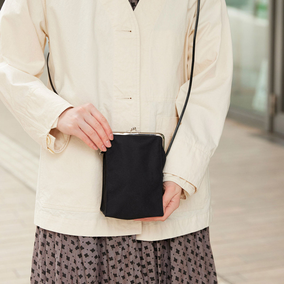 ブラック ［ひきだしポーチ・がまぐちぶらぶら］ - ひきだしポーチ