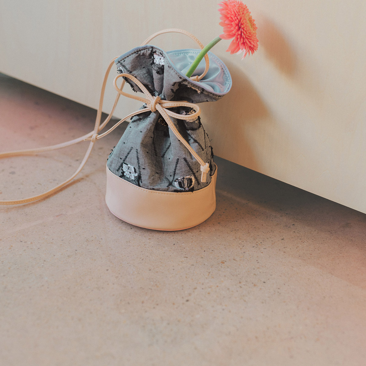 PYT / ミニバケットバッグ Tokyo in bloom/rabbits - 文具・雑貨