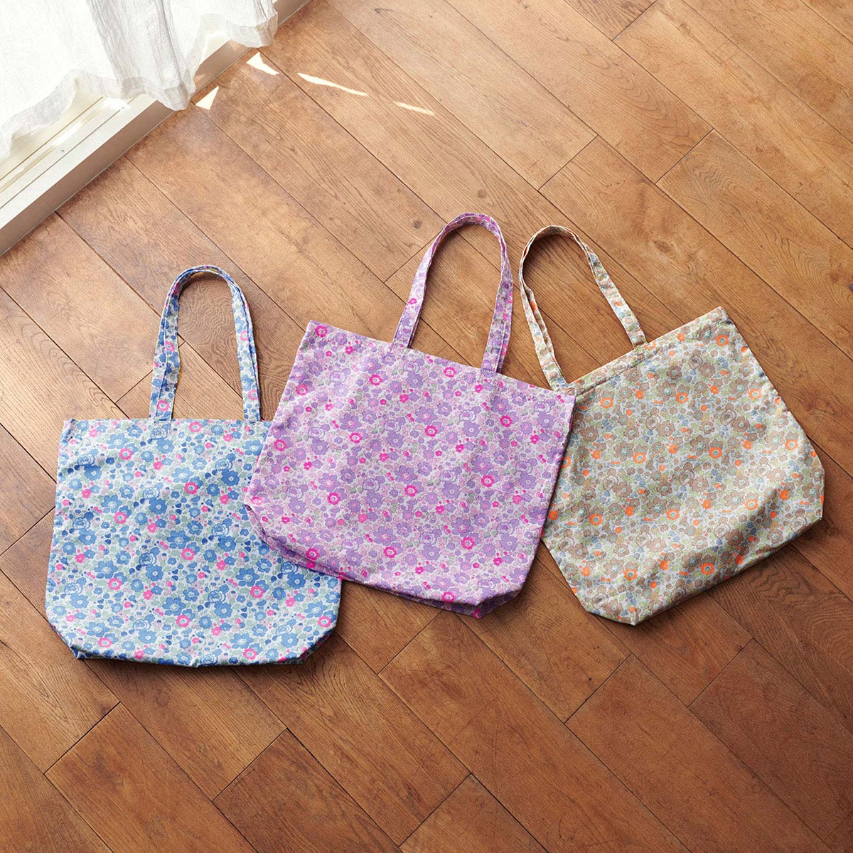 輸入リバティパッチワーク レッスンバッグ Betsy 限定 ボンポワン フレンチ LIBERTY FABRICS / トートバッグ Betsy - 文具・雑貨ラインナップ